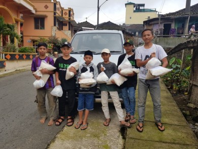 Santunan Anak Asuh Saat Libur Dirumah