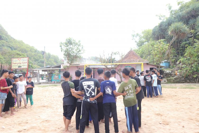 Seru, Wisata Tahunan anak asuh ke Pantai Sepanjang