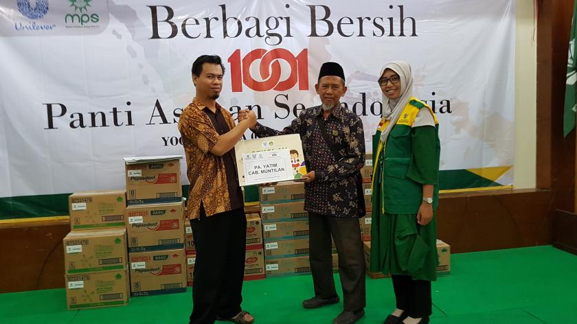 KEUTAMAAN MENOLONG ANAK YATIM